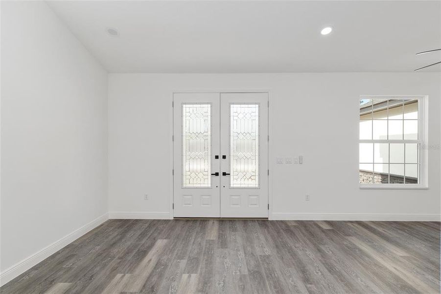 Spacious, unfurnished interior of a new home in , Dunnellon (Image 23).