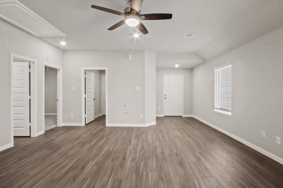 Spacious, unfurnished interior of a new home in Ridgeland Hills, Willis (Image 9).