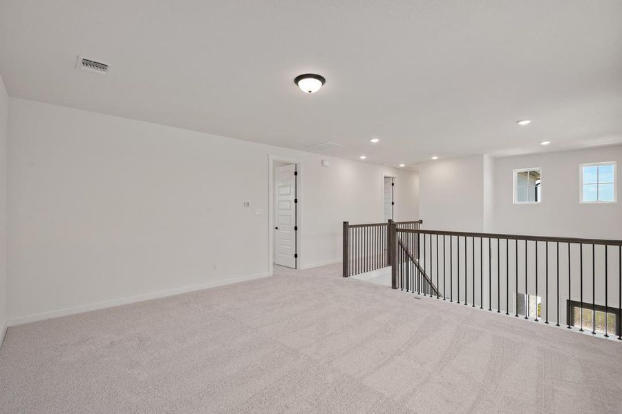 Image 36 of a home in Flora.