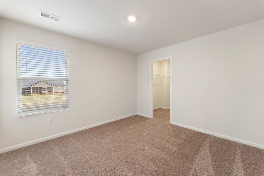 Spacious, unfurnished interior of a new home in Dove Hollow, Chesnee (Image 26).