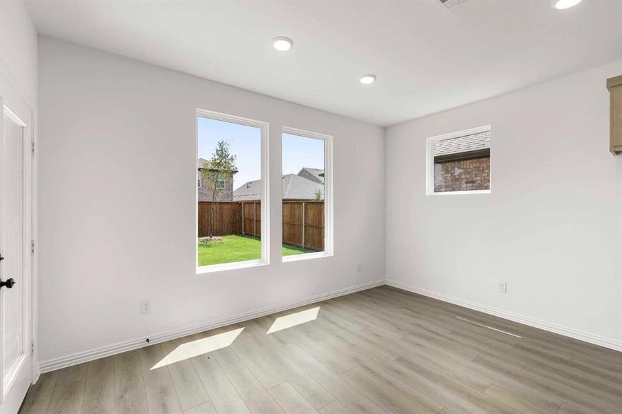 Spacious, unfurnished interior of a new home in Creekview Fossil Ridge, Pilot Point (Image 20).