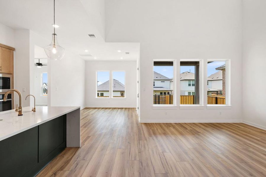 Spacious, unfurnished interior of a new home in Heritage, Dripping Springs (Image 33).
