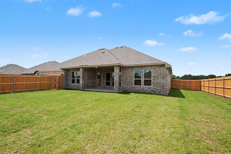 Exterior details and patio area of a home in Ten Mile Creek Estates, DeSoto (Image 21).