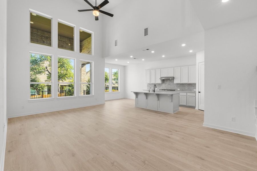 Kitchen/Family Room Kitchen/Family Room