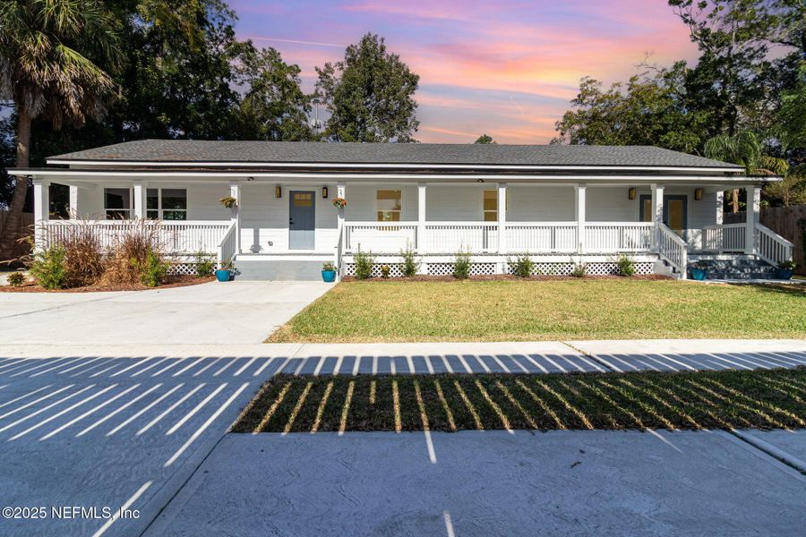 Exterior details and patio area of a home in , Jacksonville (Image 20). Exterior details and patio area of a home in , Jacksonville (Image 20).