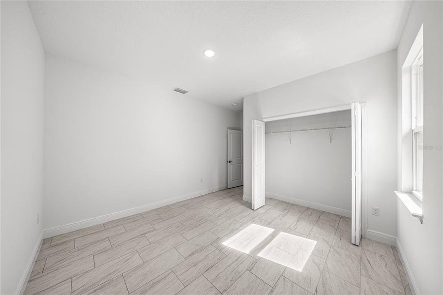 Spacious, unfurnished interior of a new home in , Ocala (Image 14).