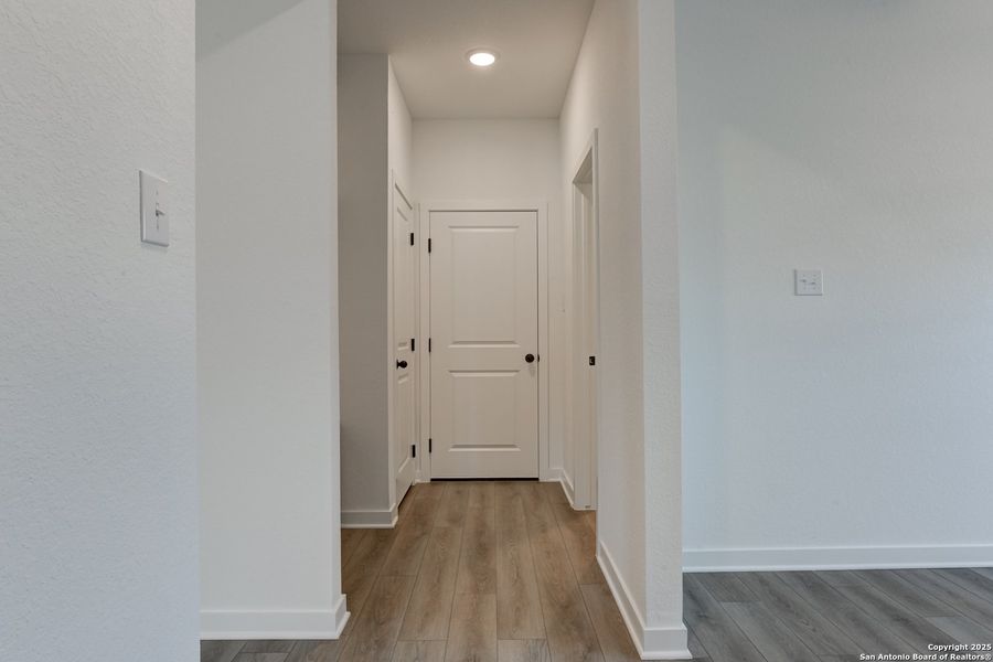 Spacious, unfurnished interior of a new home in Arcadia Ridge, San Antonio (Image 19).
