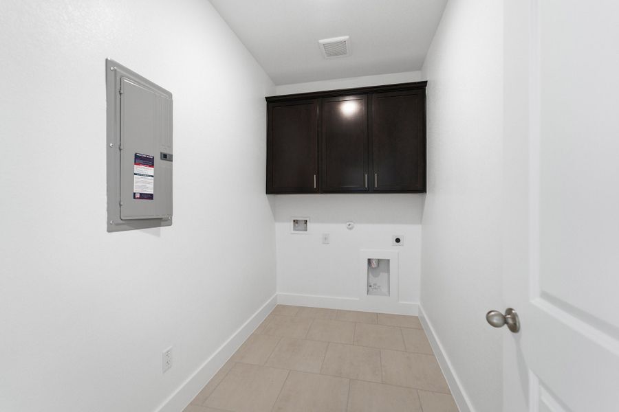 Spacious, unfurnished interior of a new home in Sanctuary, Salado (Image 17).