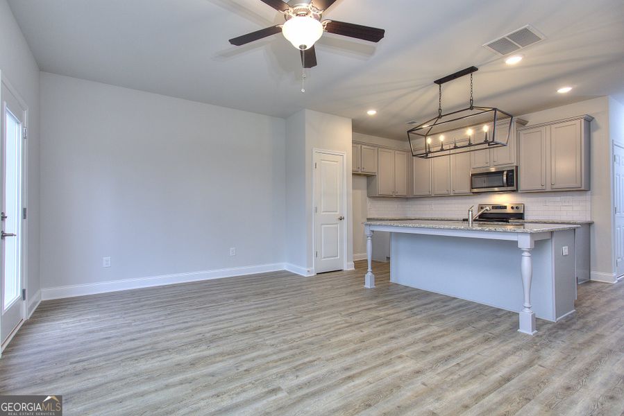 Spacious, unfurnished interior of a new home in Morning Creek Forest, Atlanta (Image 14).