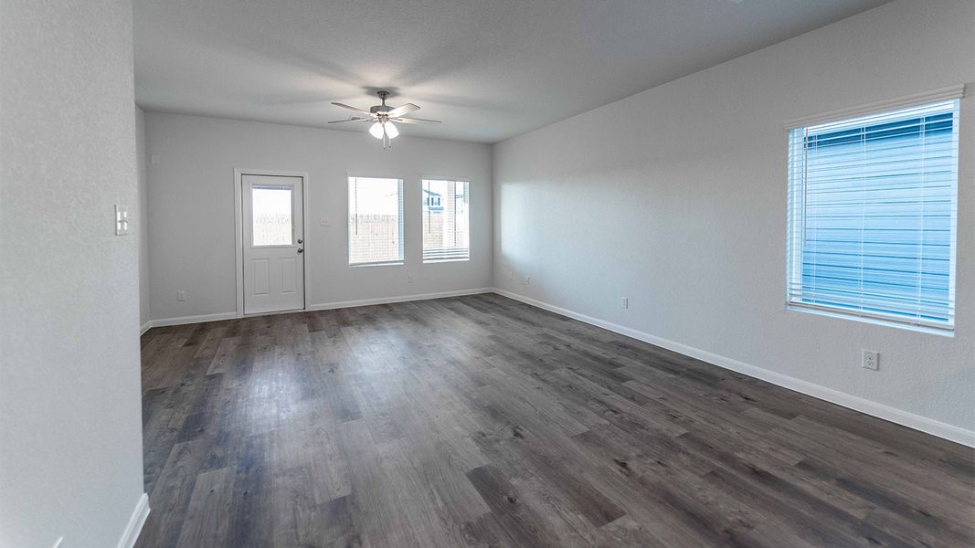 Spacious, unfurnished interior of a new home in Sunset Oaks, Maxwell (Image 14).