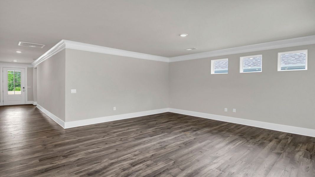 Spacious, unfurnished interior of a new home in Cross Creek, Lexington (Image 16).