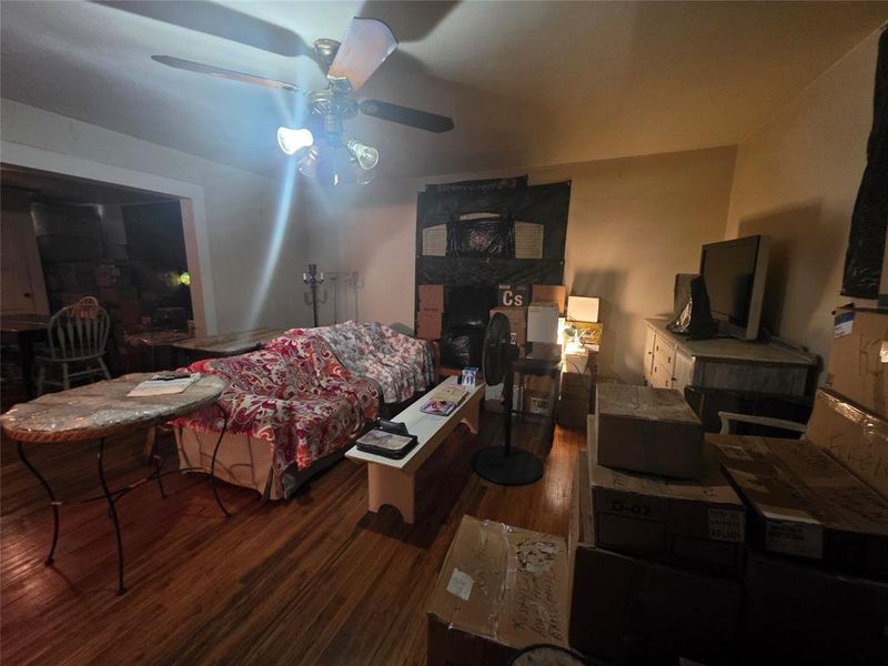 Furnished interior view inside a new home in , Cleburne (Image 9).