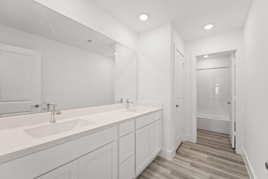 Furnished interior view inside a new home in Riverside Estates, Mont Belvieu (Image 7).