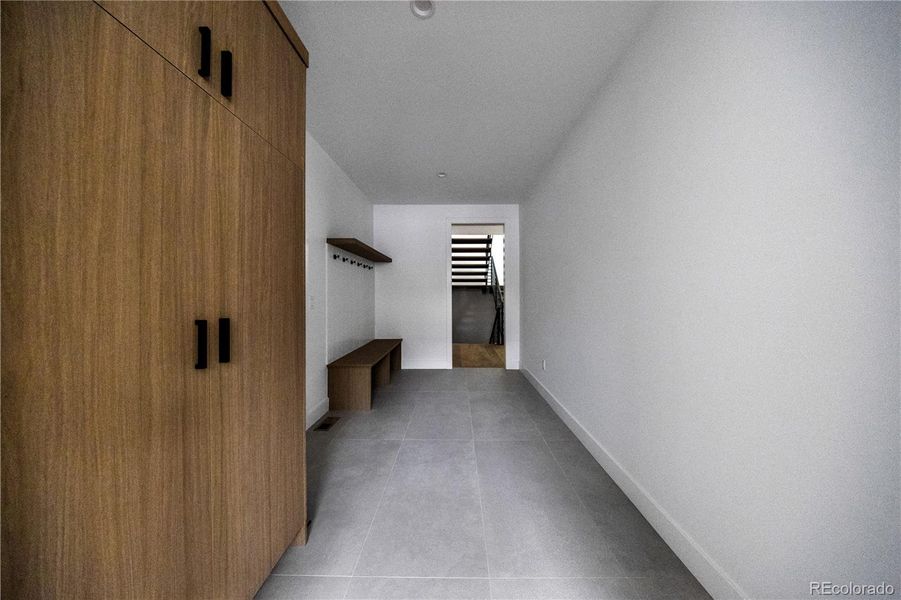 Spacious, unfurnished interior of a new home in , Golden (Image 26).