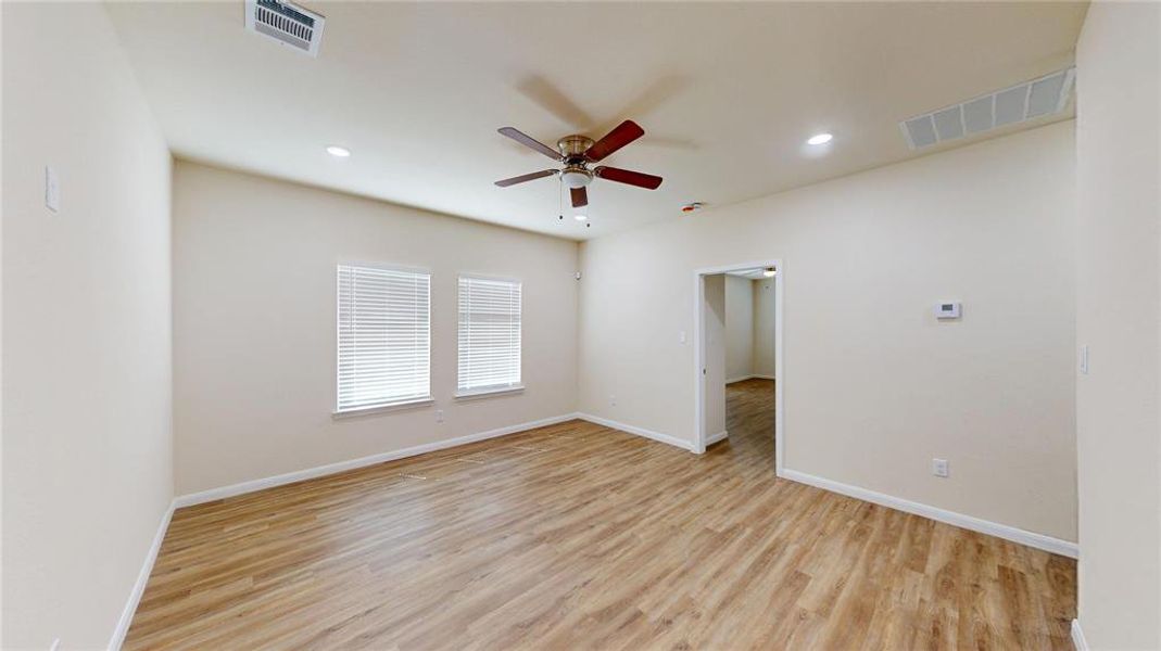 Spacious, unfurnished interior of a new home in , Justin (Image 10).