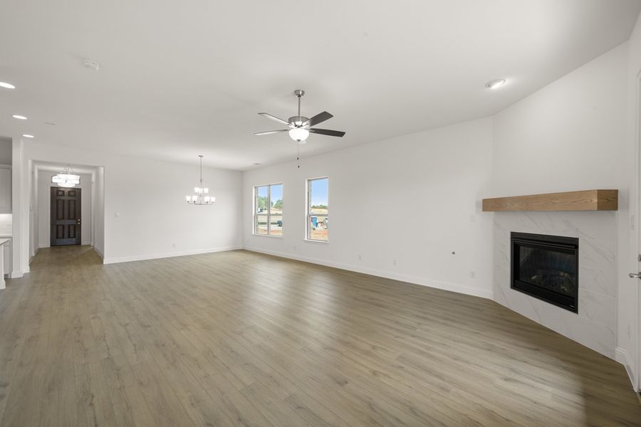 Spacious, unfurnished interior of a new home in Oak Ridge Park, Corinth (Image 18).