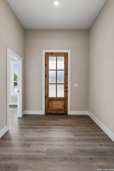 Spacious, unfurnished interior of a new home in , Canyon Lake (Image 13).