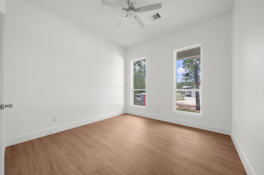 Spacious, unfurnished interior of a new home in , Hempstead (Image 29).