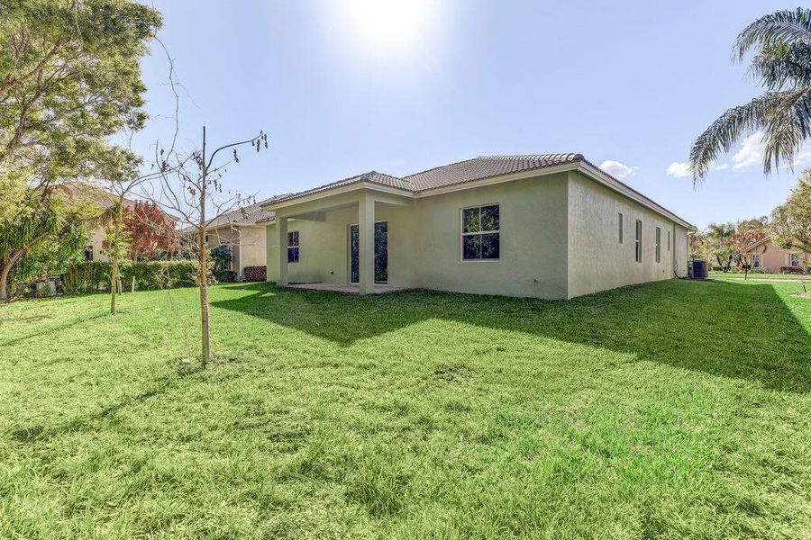 5DM40251_2_3_4_5Interior01