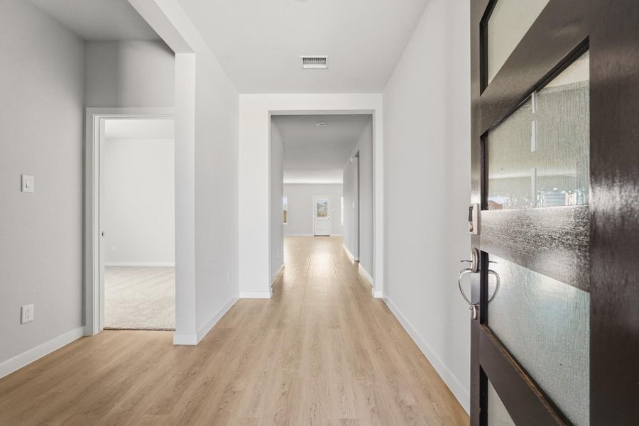 Spacious, unfurnished interior of a new home in Sanford Farms, Waller (Image 23).