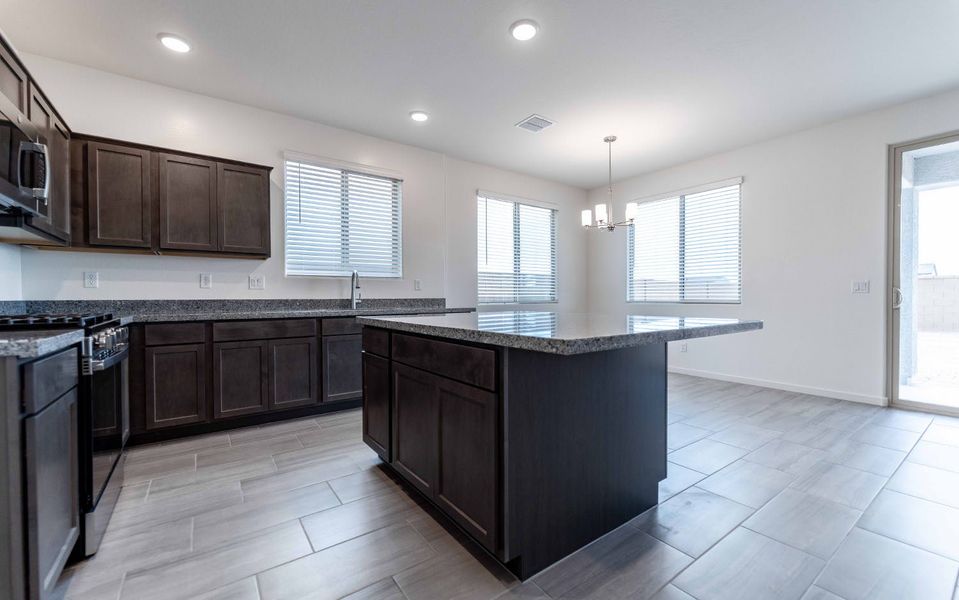 Furnished interior view inside a new home in Rancho Mirage, Maricopa (Image 9).