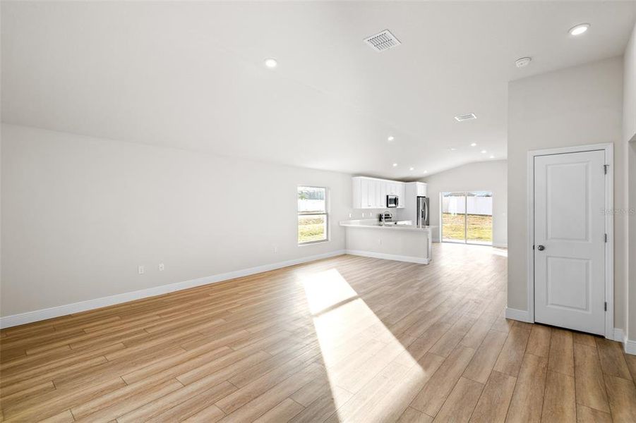 Spacious, unfurnished interior of a new home in SummerCrest, Ocala (Image 34).