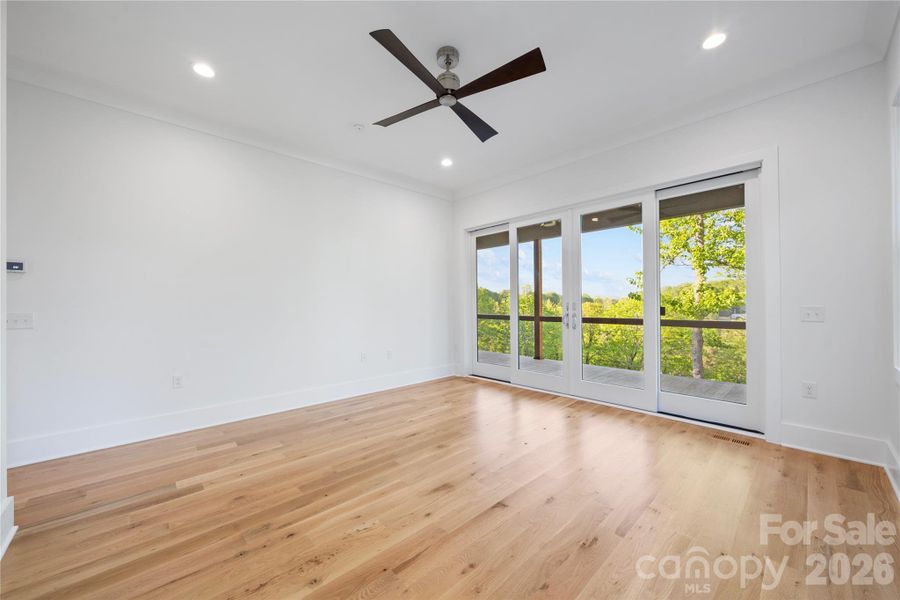 Spacious, unfurnished interior of a new home in , Newland (Image 13).