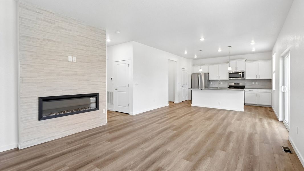 Spacious, unfurnished interior of a new home in Silver Peaks, Lochbuie (Image 10). Spacious, unfurnished interior of a new home in Silver Peaks, Lochbuie (Image 10).