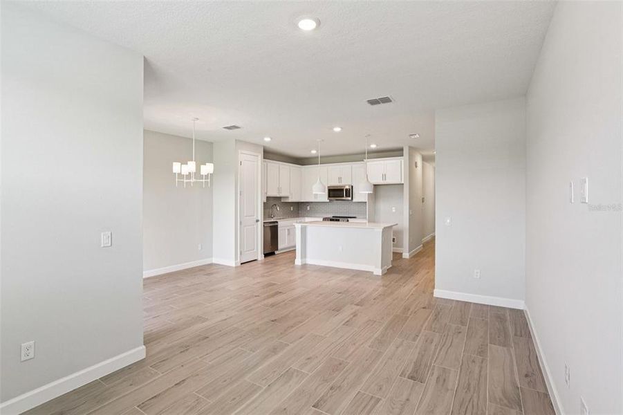 Spacious, unfurnished interior of a new home in , Tampa (Image 18).