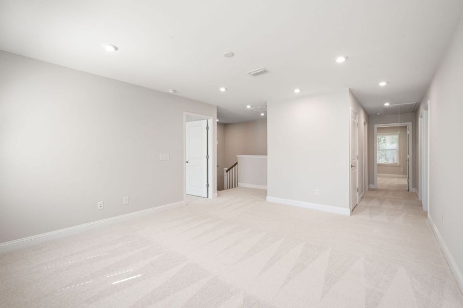 Spacious, unfurnished interior of a new home in Waterways, Richmond Hill (Image 76).