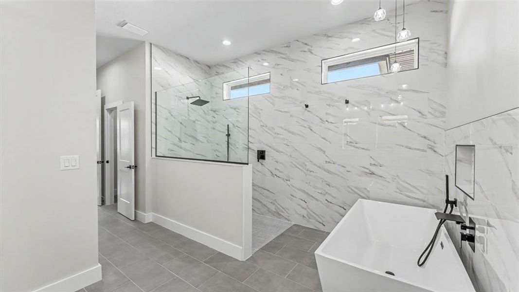 Furnished interior view inside a new home in , Lakeland (Image 13).