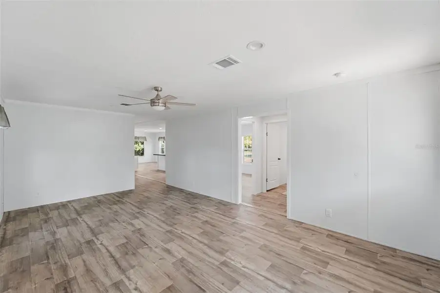 Spacious, unfurnished interior of a new home in , Deland (Image 31).