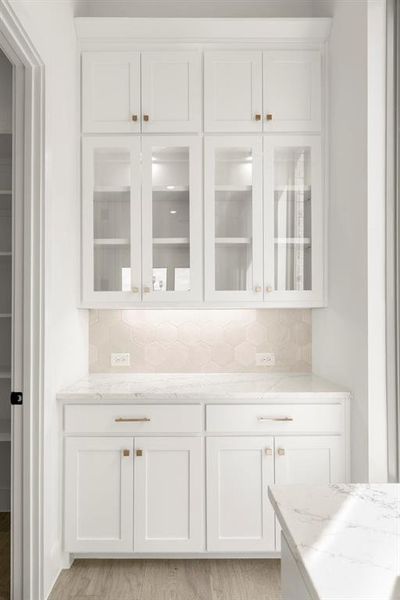 23. 4416 Meander - Kitchen (5)