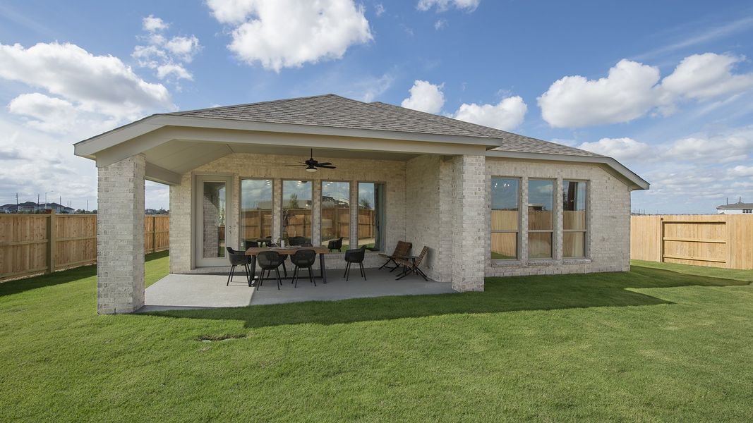 Exterior details and patio area of a home in Candela, Richmond (Image 40).