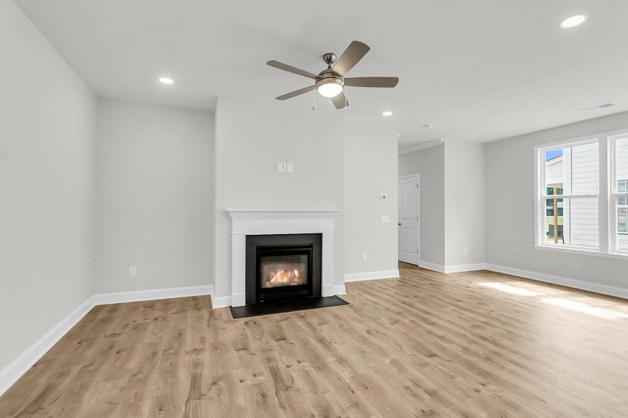 Spacious, unfurnished interior of a new home in Sweetgrass Station, Summerville (Image 27).