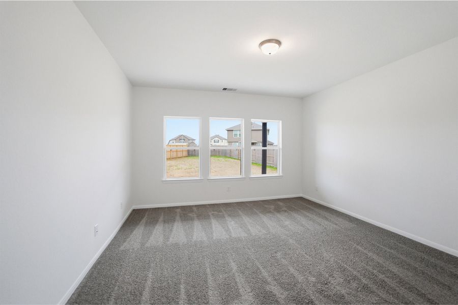 Spacious, unfurnished interior of a new home in Lago Mar, Texas City (Image 29).
