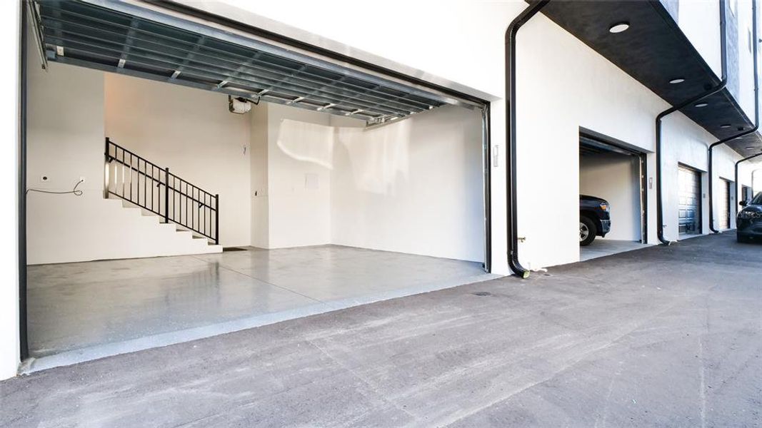 Spacious, unfurnished interior of a new home in , St. Petersburg (Image 44).