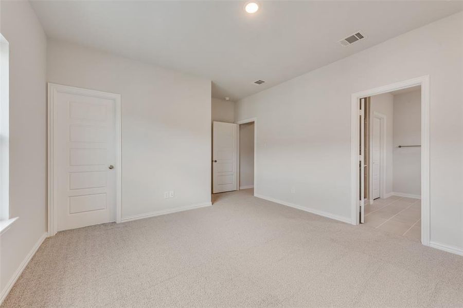 Spacious, unfurnished interior of a new home in City Point, North Richland Hills (Image 29).