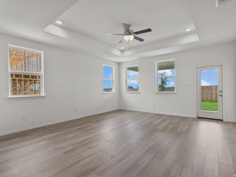 Spacious, unfurnished interior of a new home in Hickory Ridge, San Antonio (Image 29).