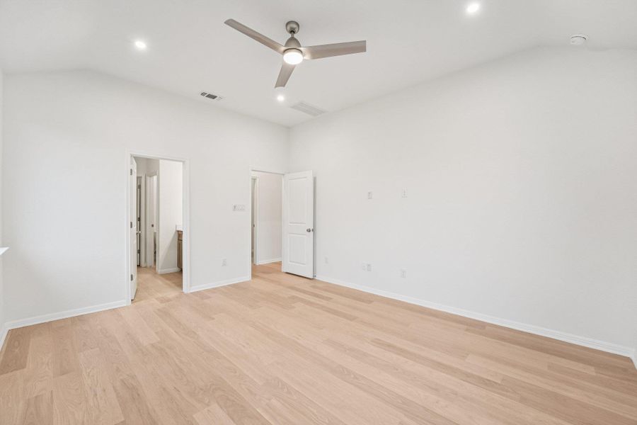 Spacious, unfurnished interior of a new home in Crosswinds, Kyle (Image 22).