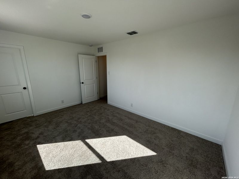 Spacious, unfurnished interior of a new home in Hennersby Hollow, San Antonio (Image 18).