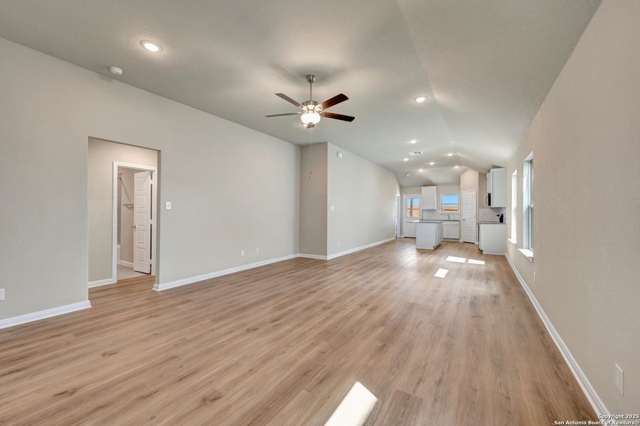 Spacious, unfurnished interior of a new home in Park Place, New Braunfels (Image 29).