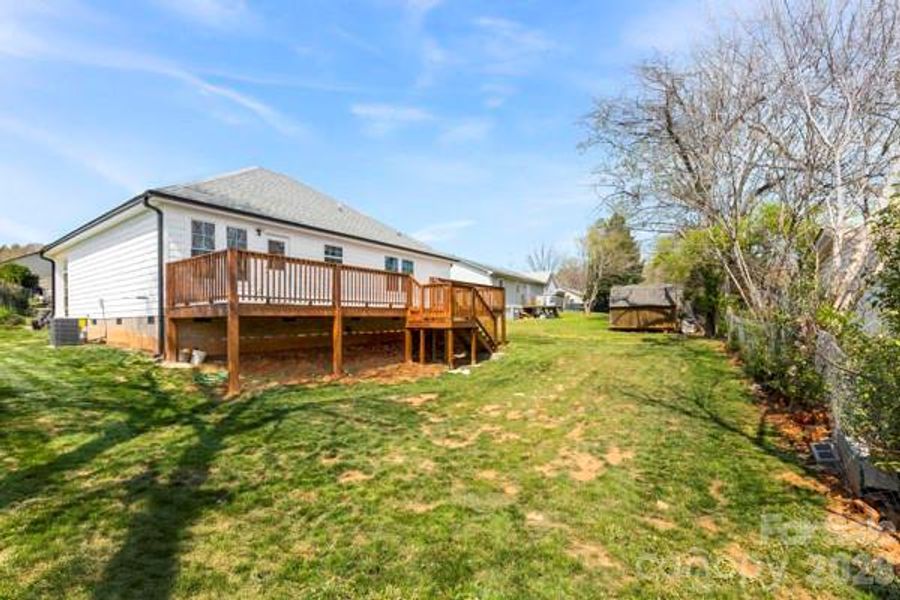 Exterior details and patio area of a home in , Kings Mountain (Image 3).