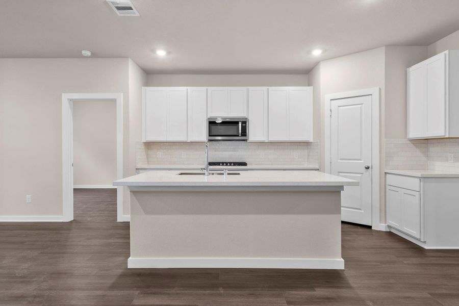 Furnished interior view inside a new home in Westridge Cove 40', Conroe (Image 6).