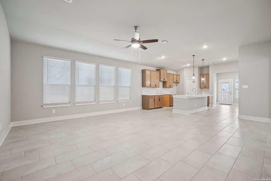 Spacious, unfurnished interior of a new home in Estancia Ranch - Premier Series, San Antonio (Image 38).