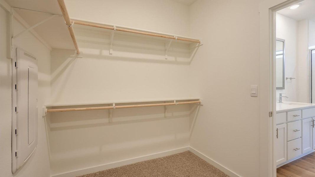 Spacious, unfurnished interior of a new home in Rosenbusch Ranch, Leander (Image 7).