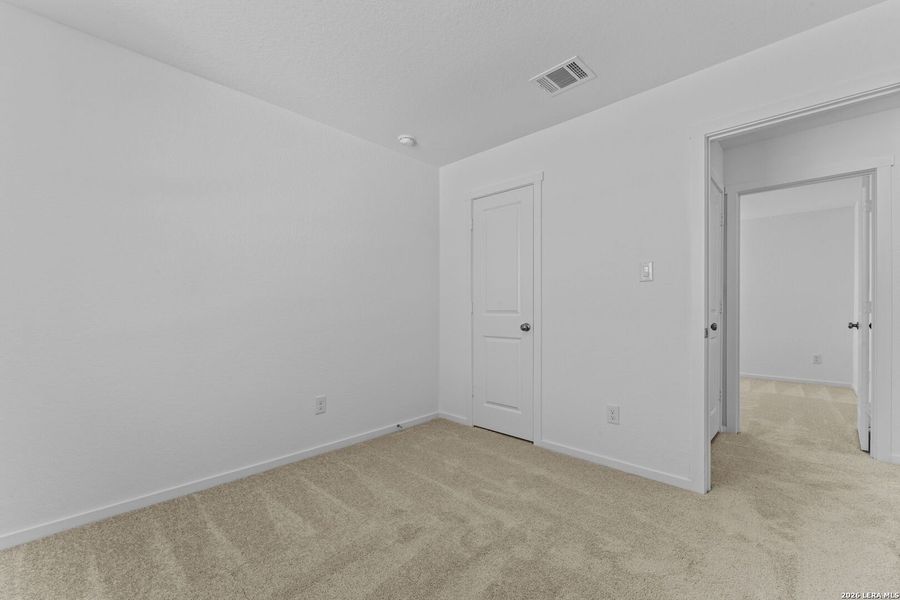 Spacious, unfurnished interior of a new home in Sky Ranch, New Braunfels (Image 29).