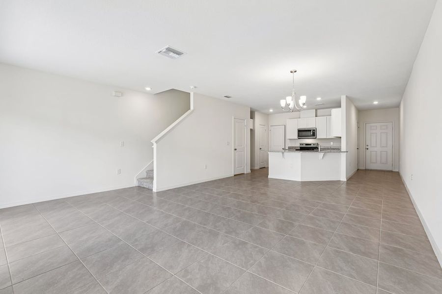 Spacious, unfurnished interior of a new home in Reserve at Forest Lake Townhomes, Lake Wales (Image 10).