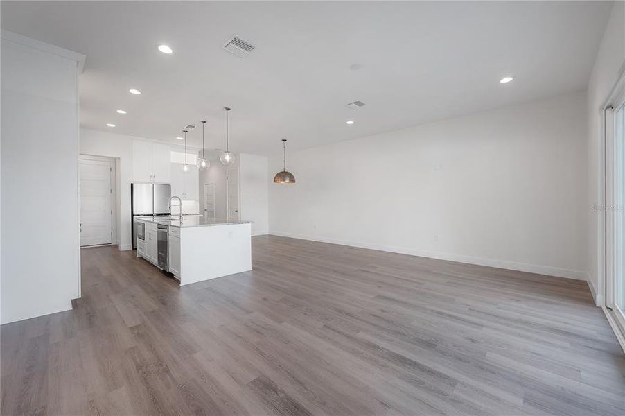 Spacious, unfurnished interior of a new home in , Tampa (Image 45).