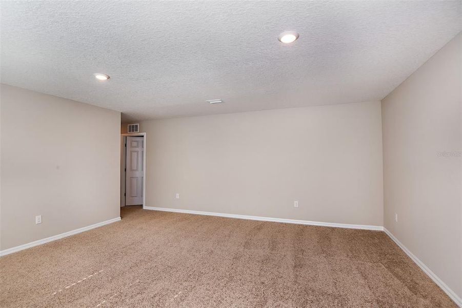 Spacious, unfurnished interior of a new home in Crosswinds, Haines City (Image 16).